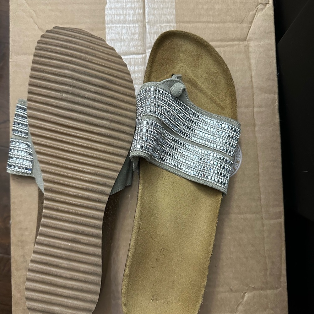 Women’s Size 11 sandals - Picture 2 of 2